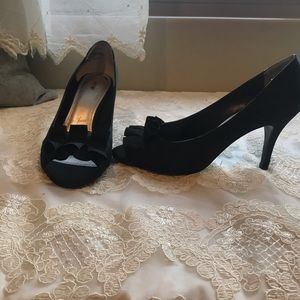 Black ruffle open toe heel